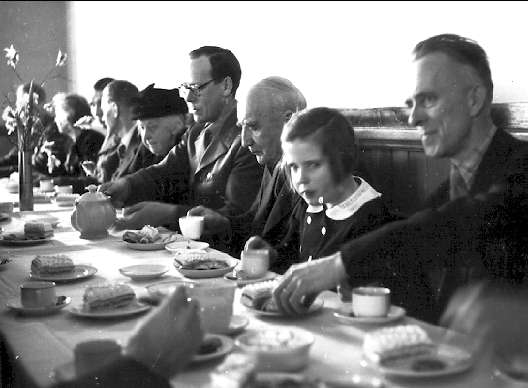 Intendenturkompaniet, extra förplägnad omkr 1940. Kapten Tore Ferlin (med glasögon).