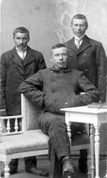 Atelierportrett av Lars Nilsen, Albert Pedersen og Ole Nilse