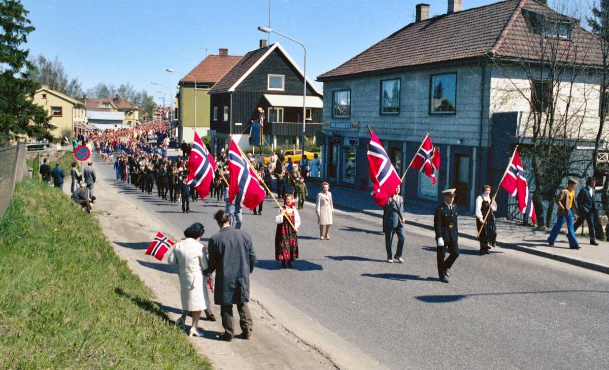 17.maifeiring, Strømmen, reportasjebilder