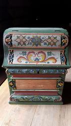 Skrin med lerk og skuff