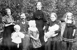 Familien Hanna og Johan Ringsby i Rømskog, ca. 1900 (?)
Fra