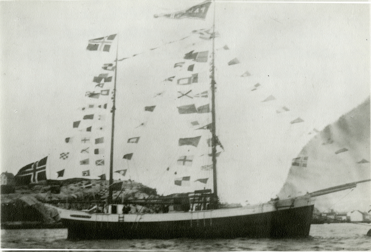 Galeas 'Palmen' (b.1892 Varaldsø), storflagging
