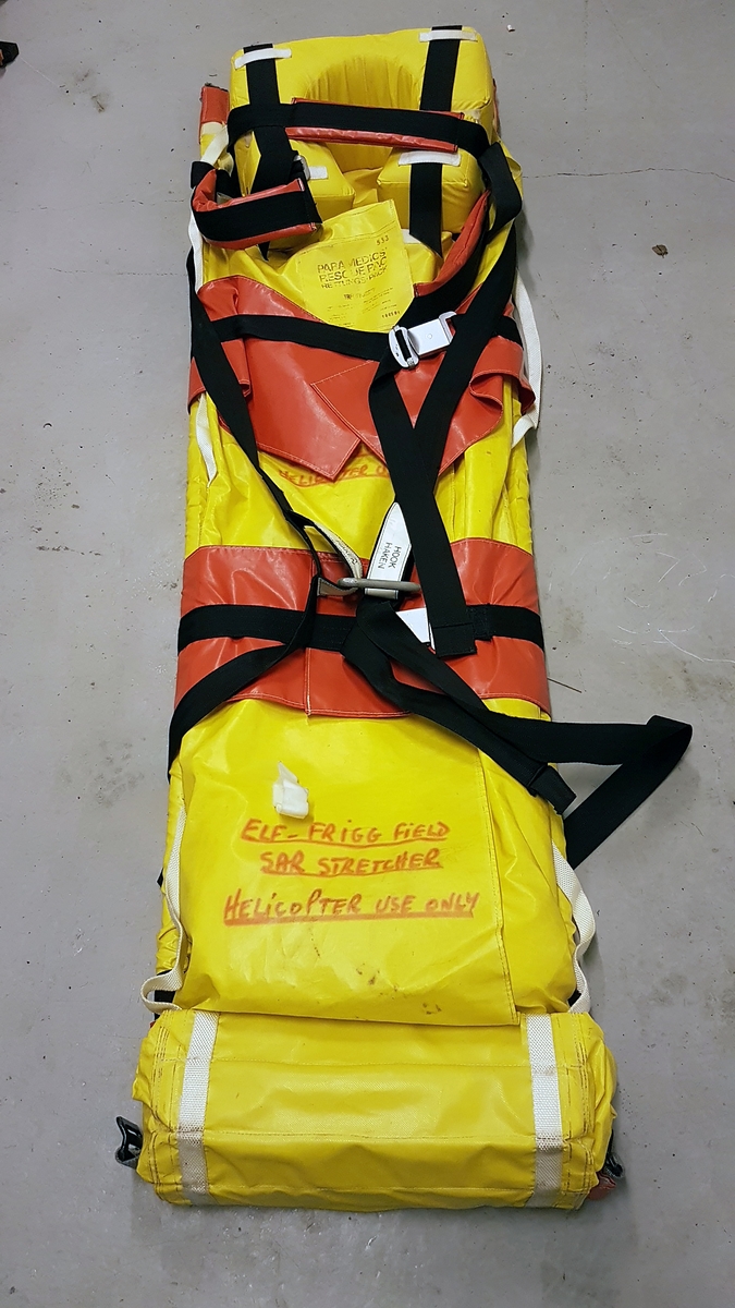 Sykebåre for helikopterbruk. Oppbeveres i grønt futural.