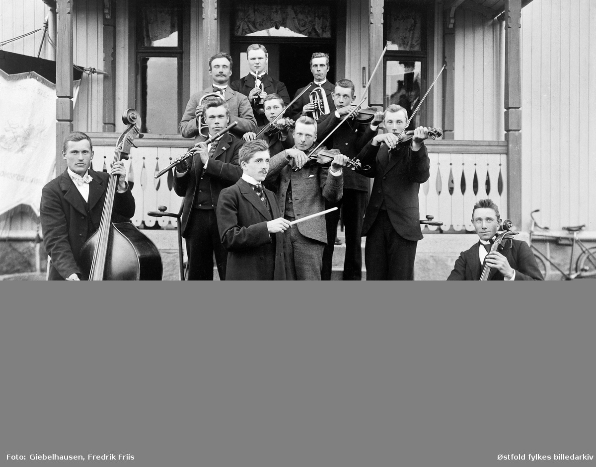 Råde filharmoniske orkester, Furuly ungdomslokale. Bildet er fra ca.1900.