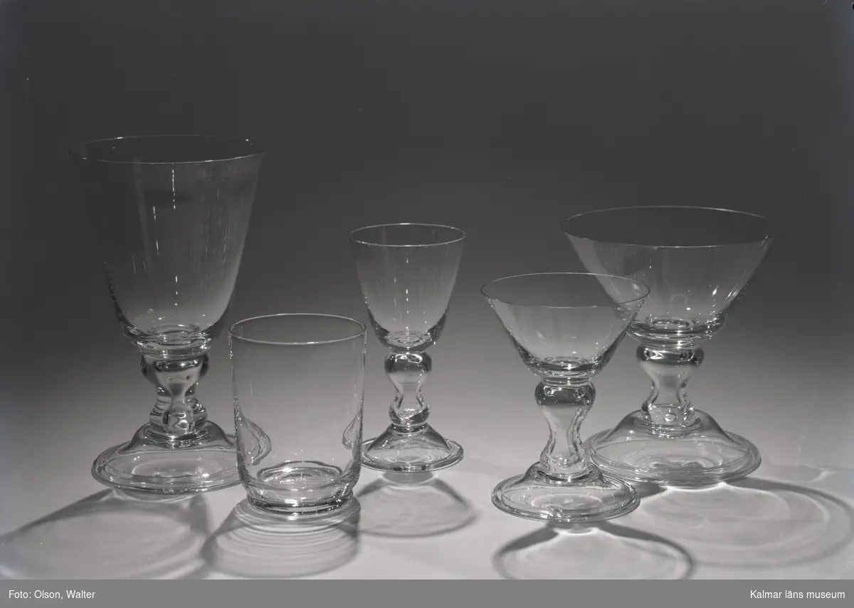 Målerås Glasbruk. Glas serie. Selterglas, vinglas och ölglas. - Kalmar läns museum /