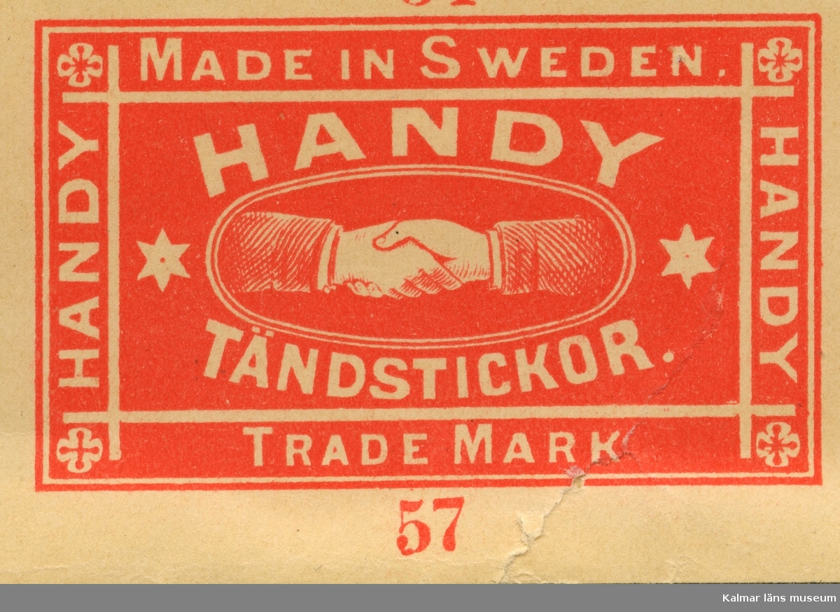 Tändsticksetikett  från Växjö tändsticksfabrik med ett handslag som motiv , "Handy Tändstickor"".