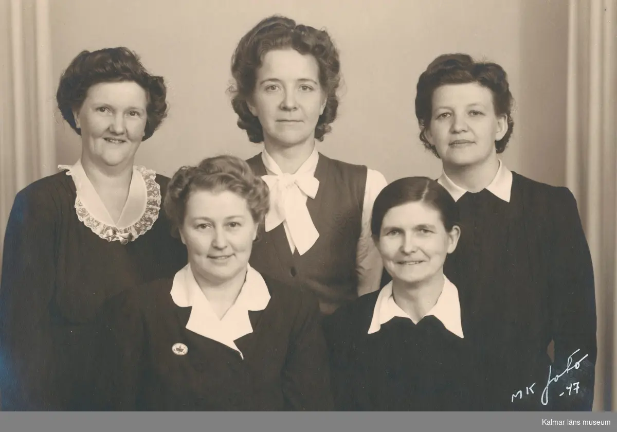 Kooperativa kvinnogillets styrelse i Örsjö 1947.

[Namnuppgifter saknas.]