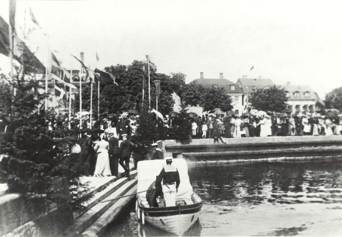 Drottningtrappan. Vid Skeppsbron, 1903. Kungabesök?