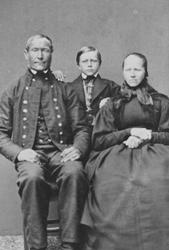 Gruppeportrett av familien Indseth