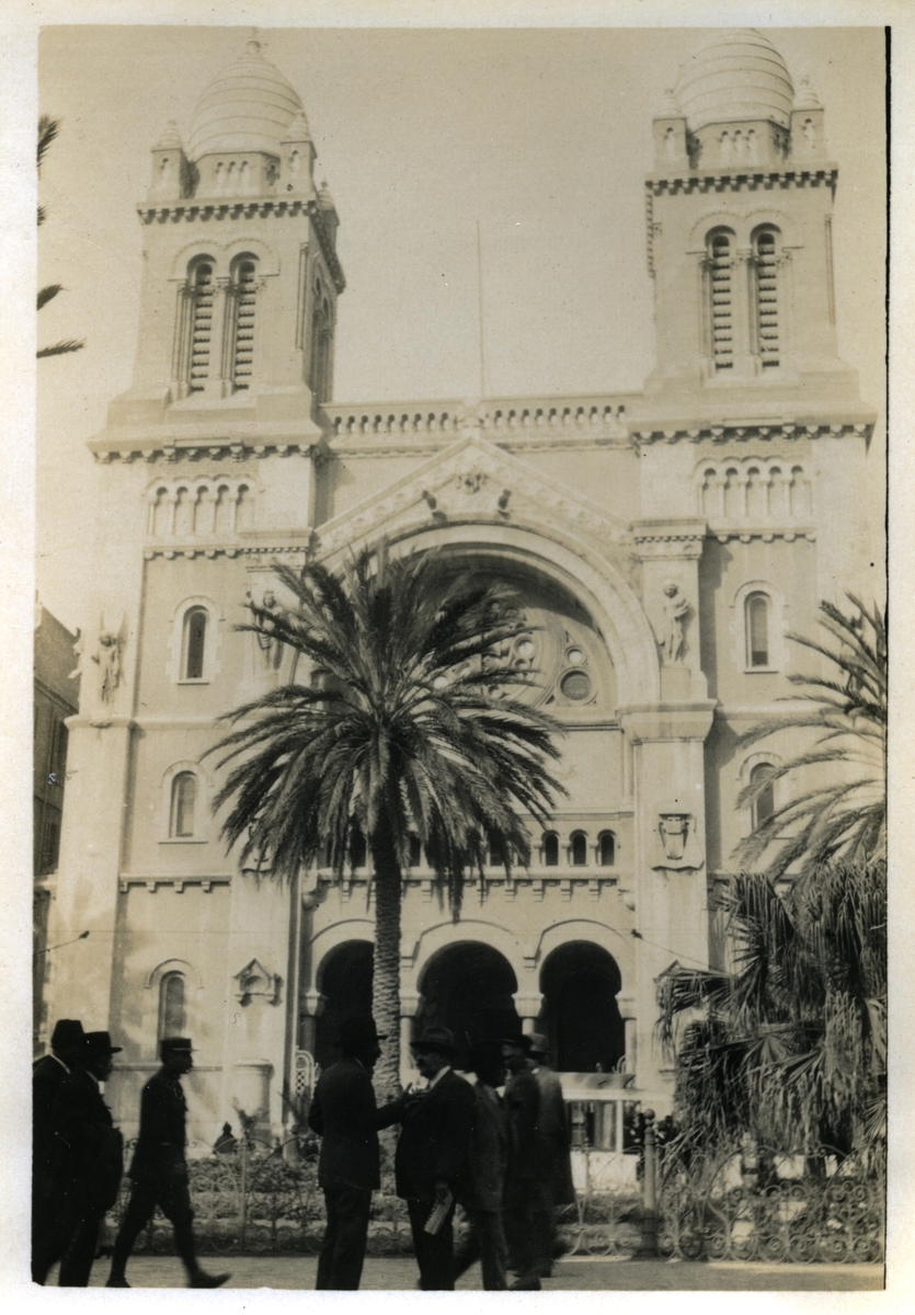 Katedralen Saint Vincent de Paul i Tunis. Berger besökte Tunis under pansarkryssaren FYLGIAs långresa 1925-1926.