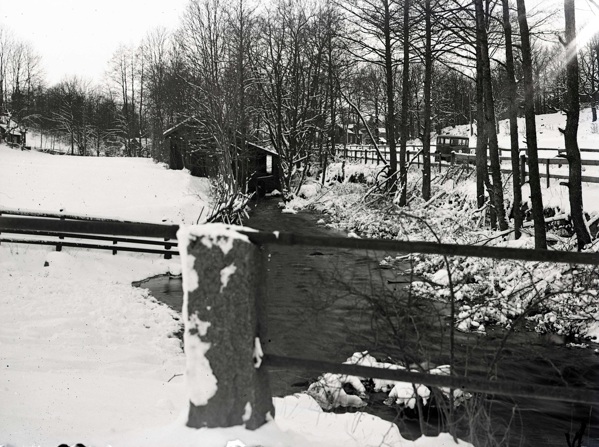En kvarn vid ett vattendrag på Prästgården i Döderhult socken, vid bäcken strax nedanför kyrkan.