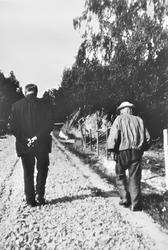 Billedhugger Gustav Vigeland og Kristian Kultorp på vei mot 