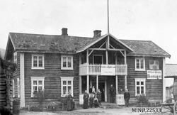 Bolighus Steia. J. Haardnæs. Skomager. Kaabe- og Kjolesøm. K