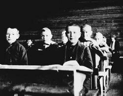 Skolebarn, ukjent skole i Trøgstad, ca. 1920.