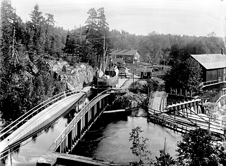 Akvedukten Håverud 1893.
Ångfartyget Balder.