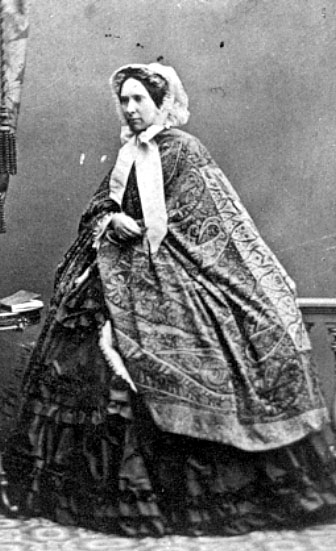 Drottning Lovisa.

Lovisa, 1828-71, svensk och norsk drottning från 1859, dotter till prins Fredrik av Nederländerna och Lovisa av Preussen. 
http://www.ne.se/jsp/search/article.jsp?i_art_id=244858