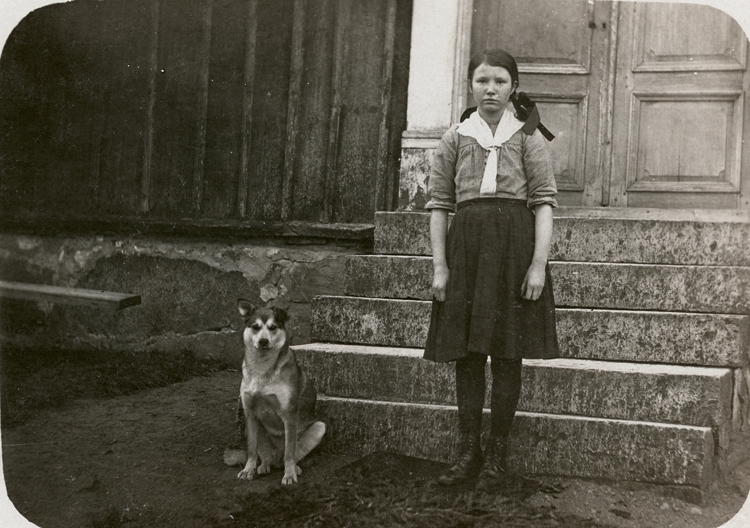 Jenny Isaksson och hunden Essa