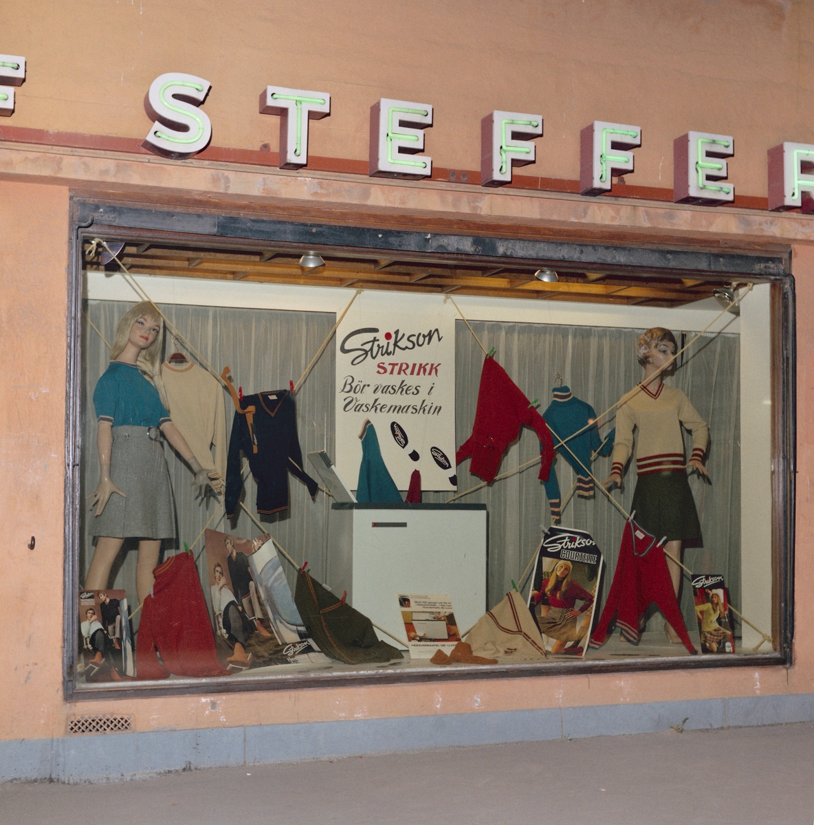 Butikkvinduer hos Stefferud på Strømmen