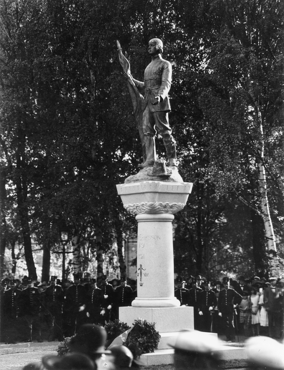 Gävle stad – Väster, Kvarnparken.
Avtäckningstillfället av Gustaf Wasa-statyn 30 Aug 1924.
Vid hötidligheten lästes en prolog, författad av Karl Hedlund.