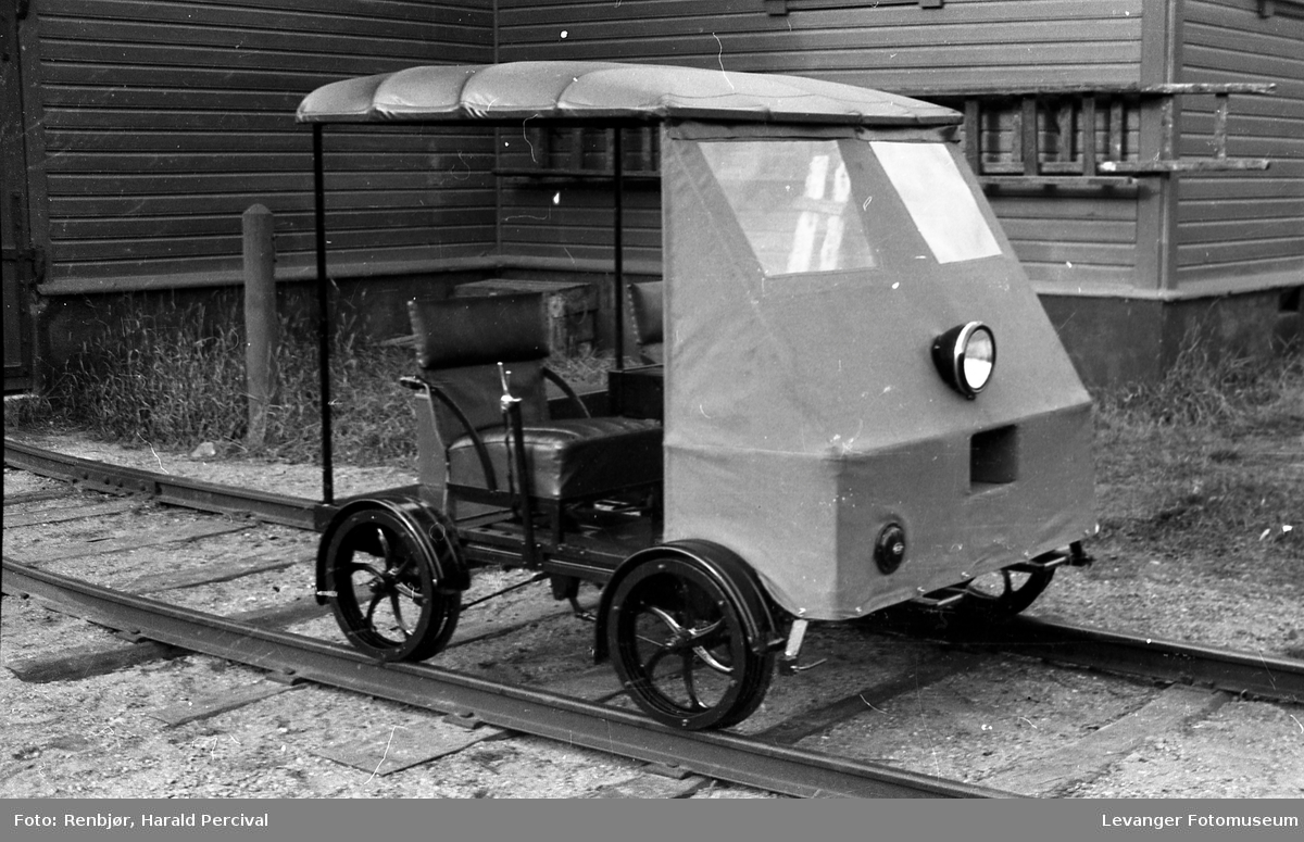 Smeden Chr. Holms motordrevne dresin, prototype.