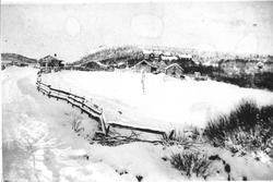 Langfjorddalen ca. 1938.
Strand Internatskole i bakgrunnen.