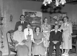 Familieportrett. Fra Nordmøre museum sin fotosamling, Willia