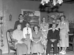 Familieportrett. Fra Nordmøre museum sin fotosamling, Willia