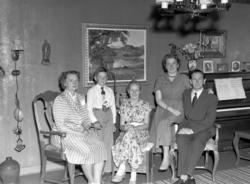 Familieportrett. Fra Nordmøre museum sin fotosamling, Willia