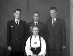 Bilde er registrert på Dr. Sveine.
 Fra Nordmøre museums fot