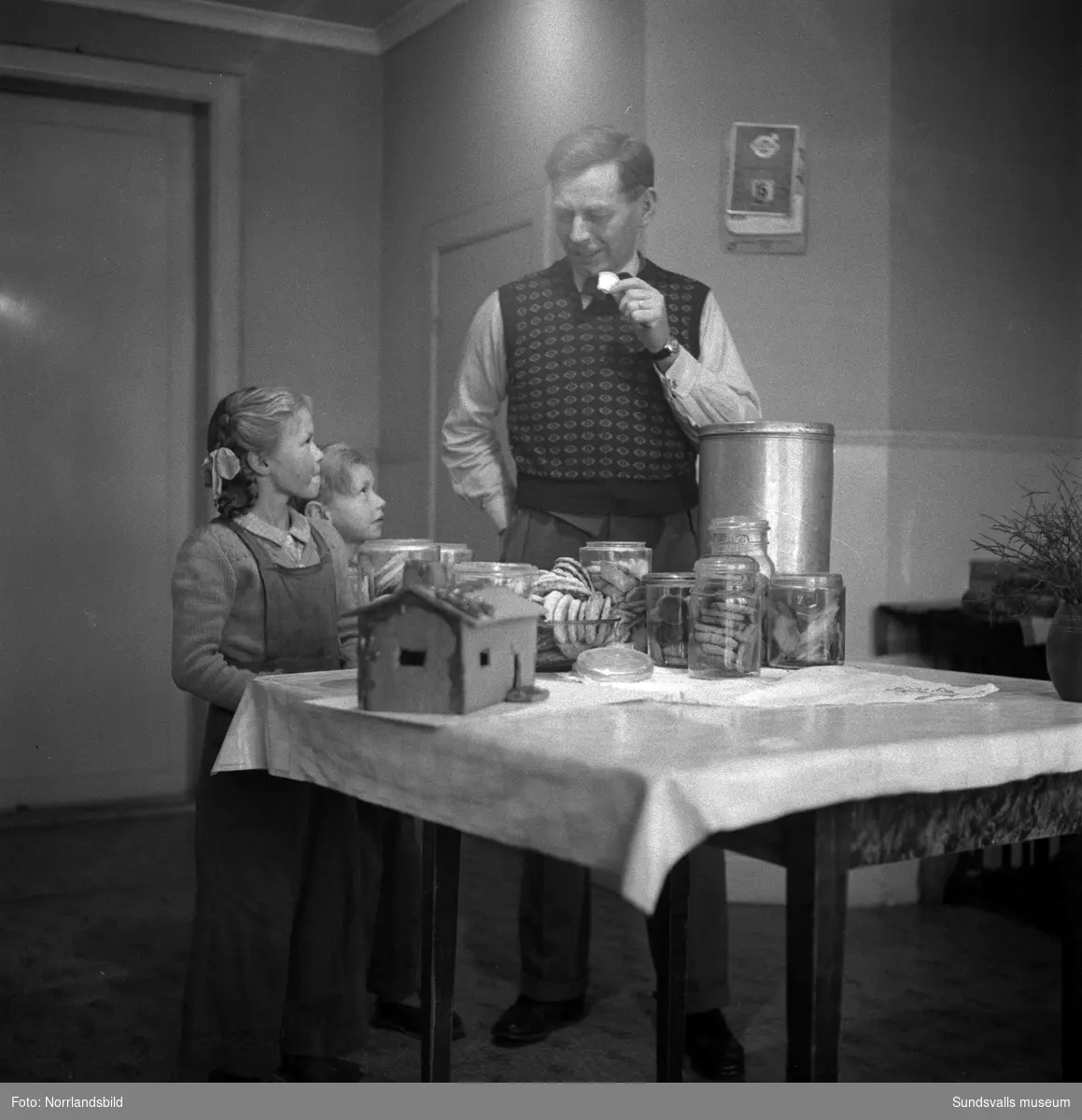 Julförberedelser hos några familjer i Bredsjön, Ljustorp.
