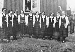 Gruppebilde. Kvinner i bunad