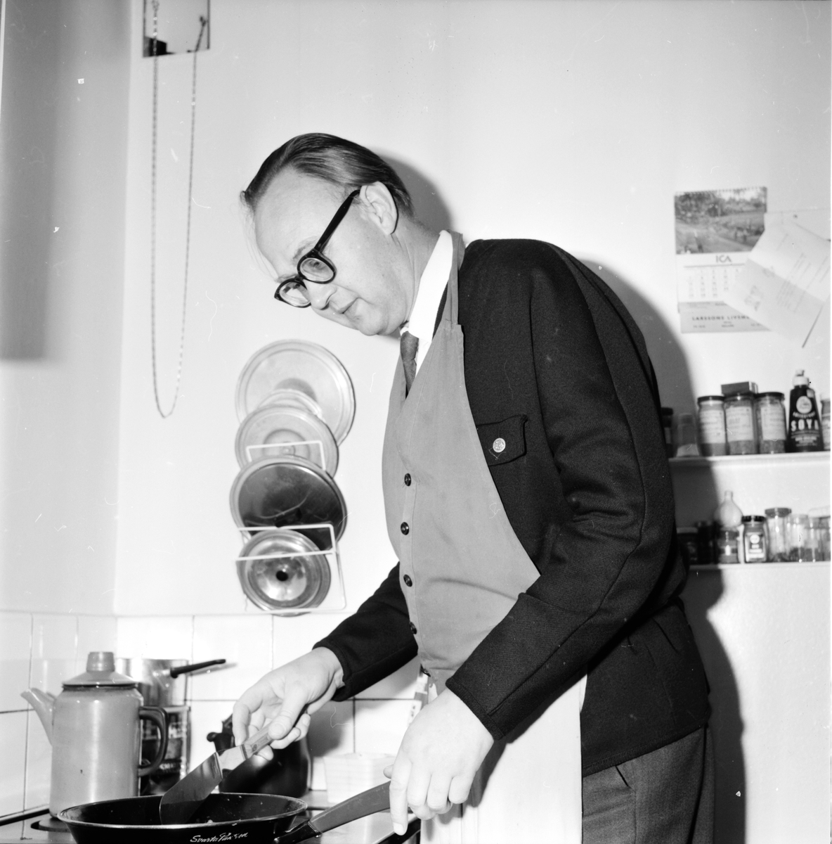 Män i hushållsarbete,
17 Nov 1965