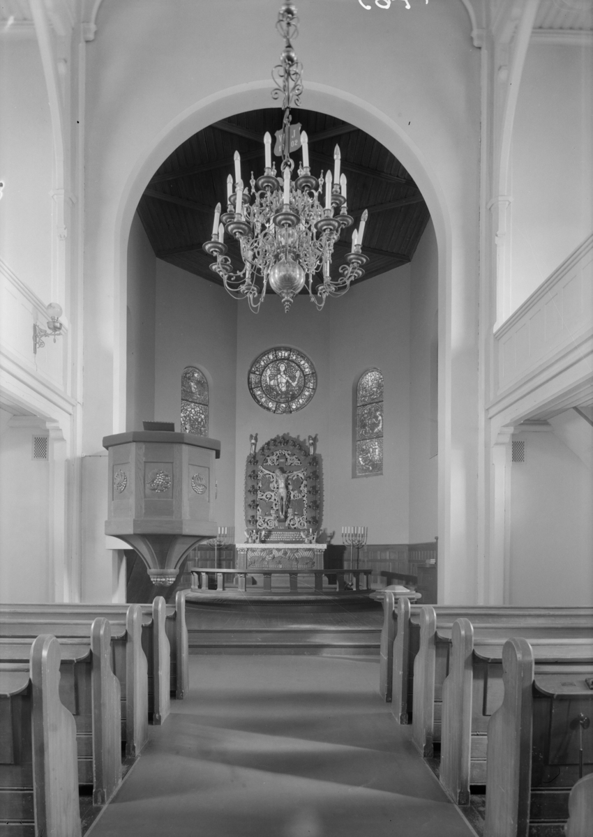 "Bryn Kirke, Bærum, ved ark Finn Bryn" Muligens en bearbeiding av kirken. Bygningen er tegnet av Holtermann, men Finn Bryn er oppdragsgiver for bildene..Kirken åpnet i 1861..