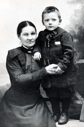 Eldre dame, Katrine Rochmann med barnebarnet Arne