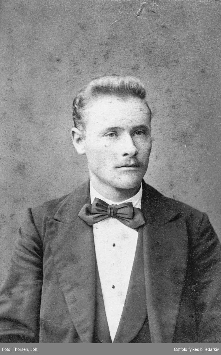 Portrett av ukjent mann, visittkort, ca. 1870- 1880.