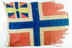 Et norsk flagg med unionsmotiv i venstre hjørne