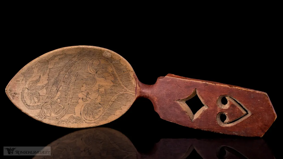 Hjerte og rute, plantemotiv på skjeblad.