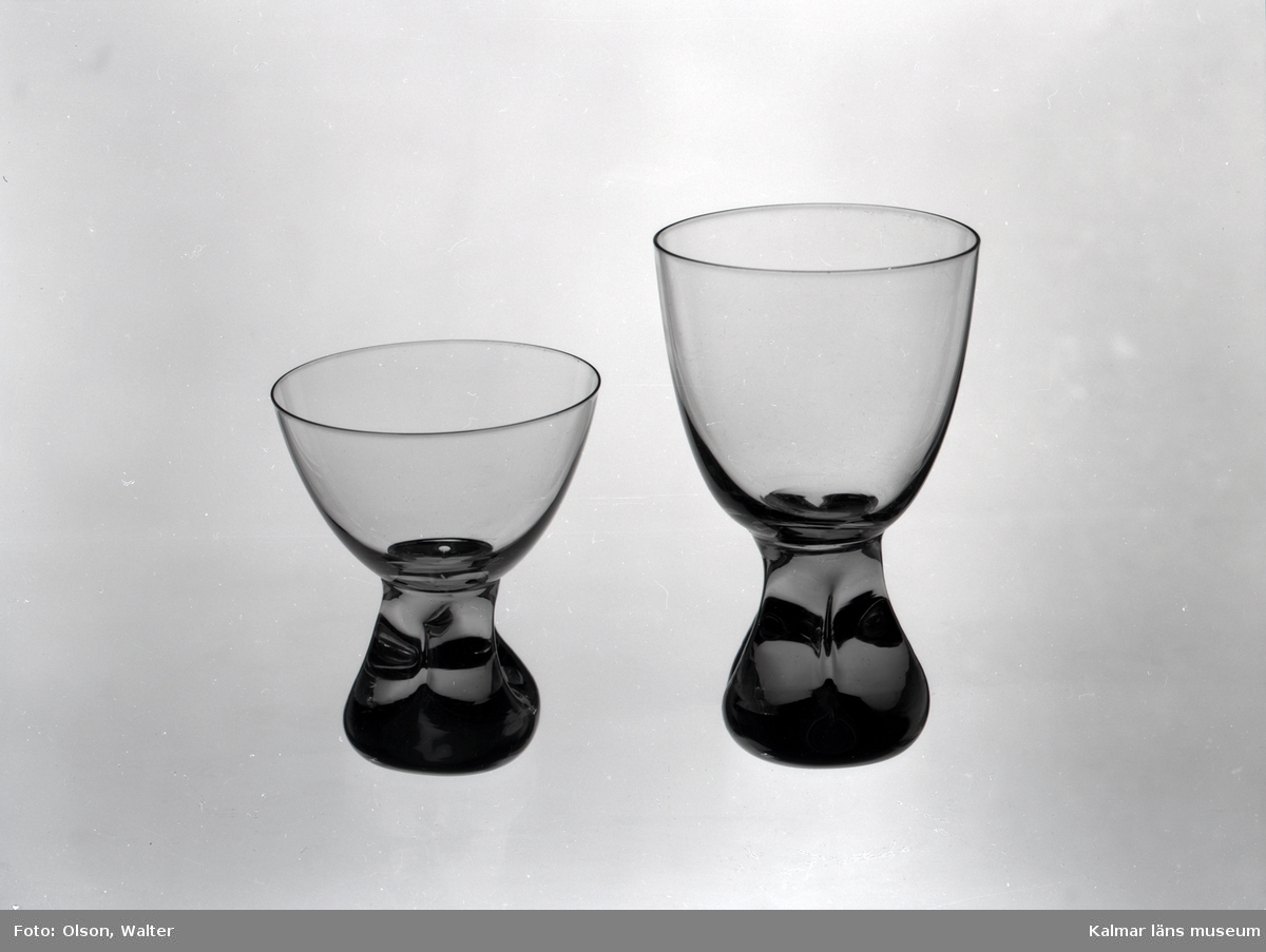 Ett madeiraglas och portvinsglas ifrån Skrufs Glasbruk AB.