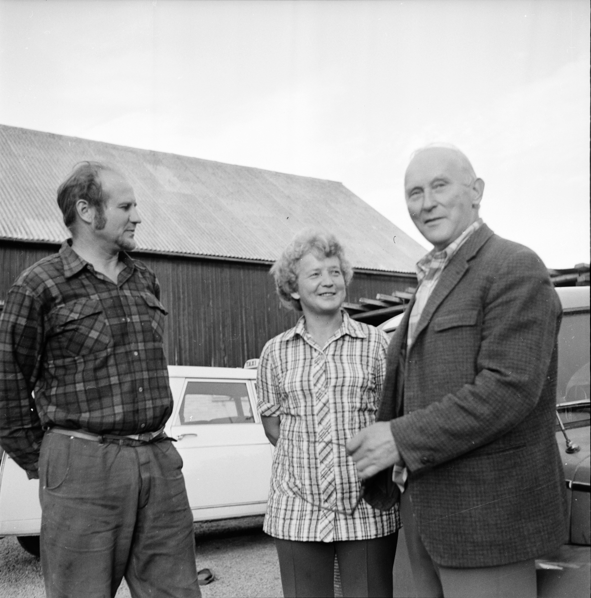 Iste. Vattenfrågan löses.
September 1972
Fv. Helge Frisk och Astrid Norfelt Iste, Olle Pettersson Änga Vallsta.
