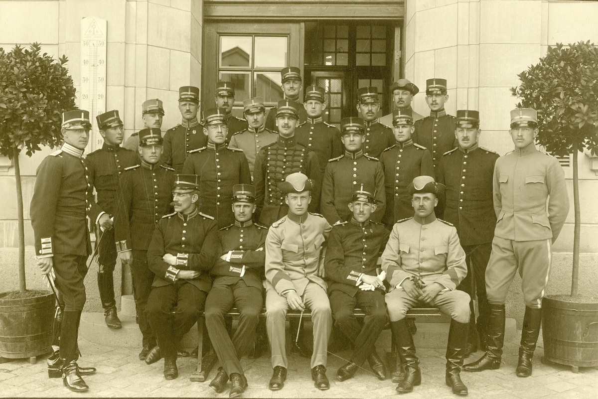 Grupporträtt av officerare på krigshögskolekurs år 1909-1911.