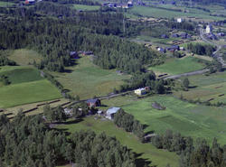 Sør-Fron, Solheim, Harpefoss. Det lille gule huset har bruks