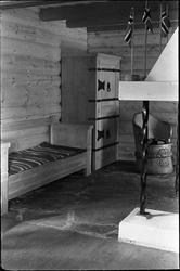 Interiørbilder fra sogneprest Holes hytte ved Skjeppsjøen på