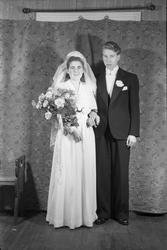 Uidentifisert brudepar. Fem bilder.