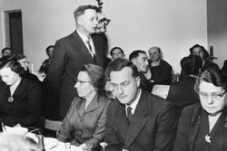 Stående Kjellmark, Elida Smith, Einar Thoresen, Anne Lien. B