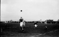 Fotballkamp på Gjøvik stadion. Aberdeen - Opplandslag 1929.