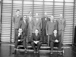 Lillehamme Folkeskole 1957. Lærerpersonalet.  Menn.
1. rekk