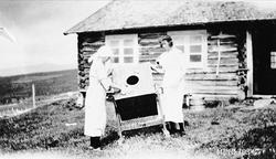 Ryfett-setra- Kinning på setra. Marit og Ingrid T. Ryfetten