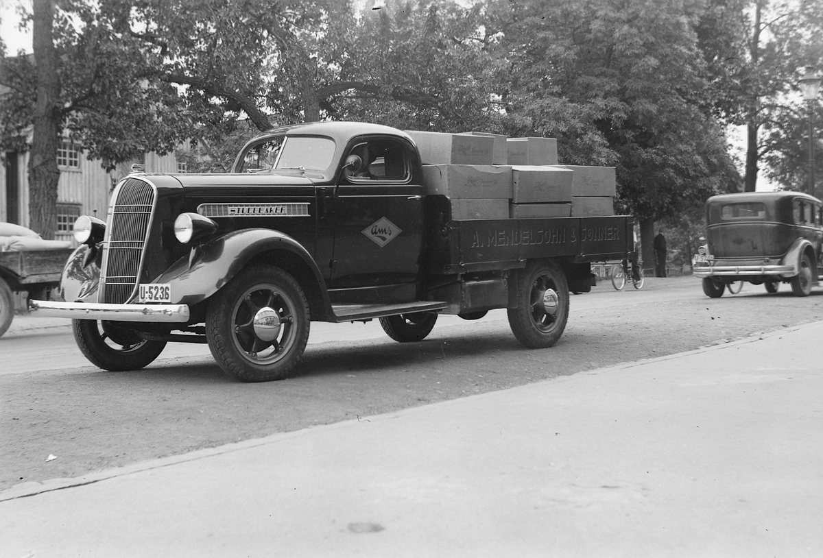 Lastebilen til A. Mendelsohn & Sønner konfeksjonsfabrikk