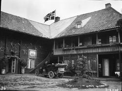 Victoria m/ bil - flagg 1/8