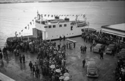 "januar 1962"."jula og NM" .Kong Olav ankommer Molde.